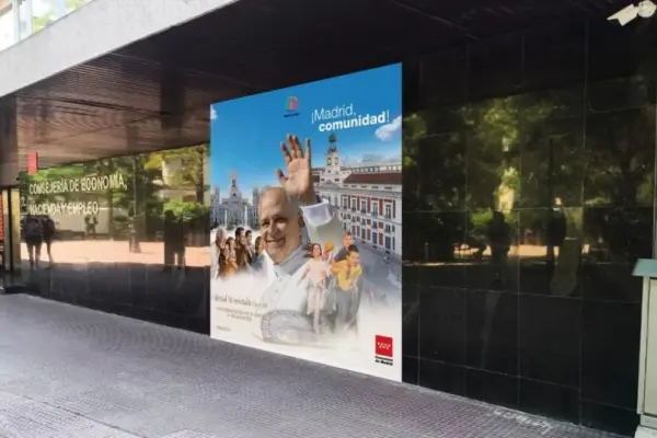 The Pope and Bad Bunny put up the 'almost full' sign in hotels and drive up prices, despite last-minute offers