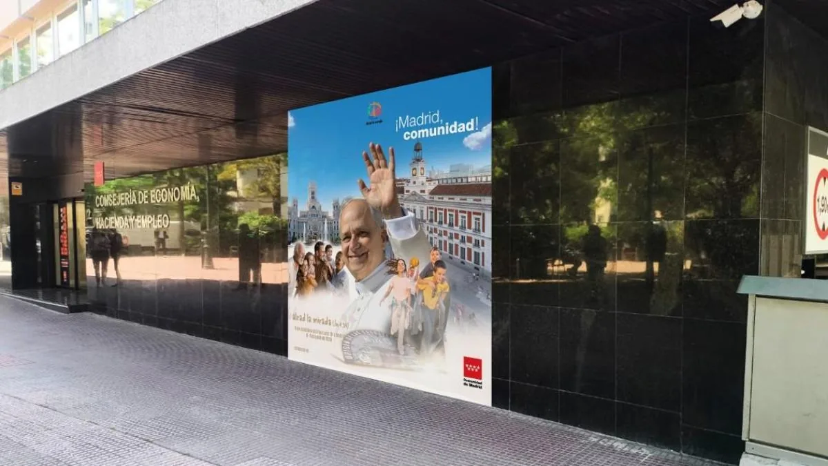 The Pope and Bad Bunny put up the 'almost full' sign in hotels and drive up prices, despite last-minute offers