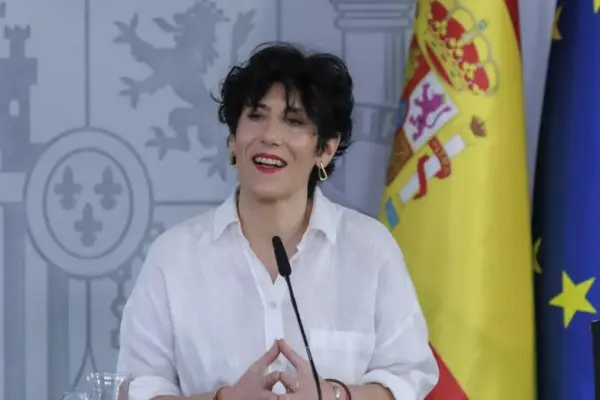 The Government now accuses Feijóo of “cynicism and desperation” for asking for help from the PNV and Junts