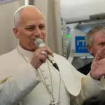 León XIV, asked about Barça and Real Madrid on the flight to Spain: “The Pope belongs to everyone, but Prevost is from Madrid”