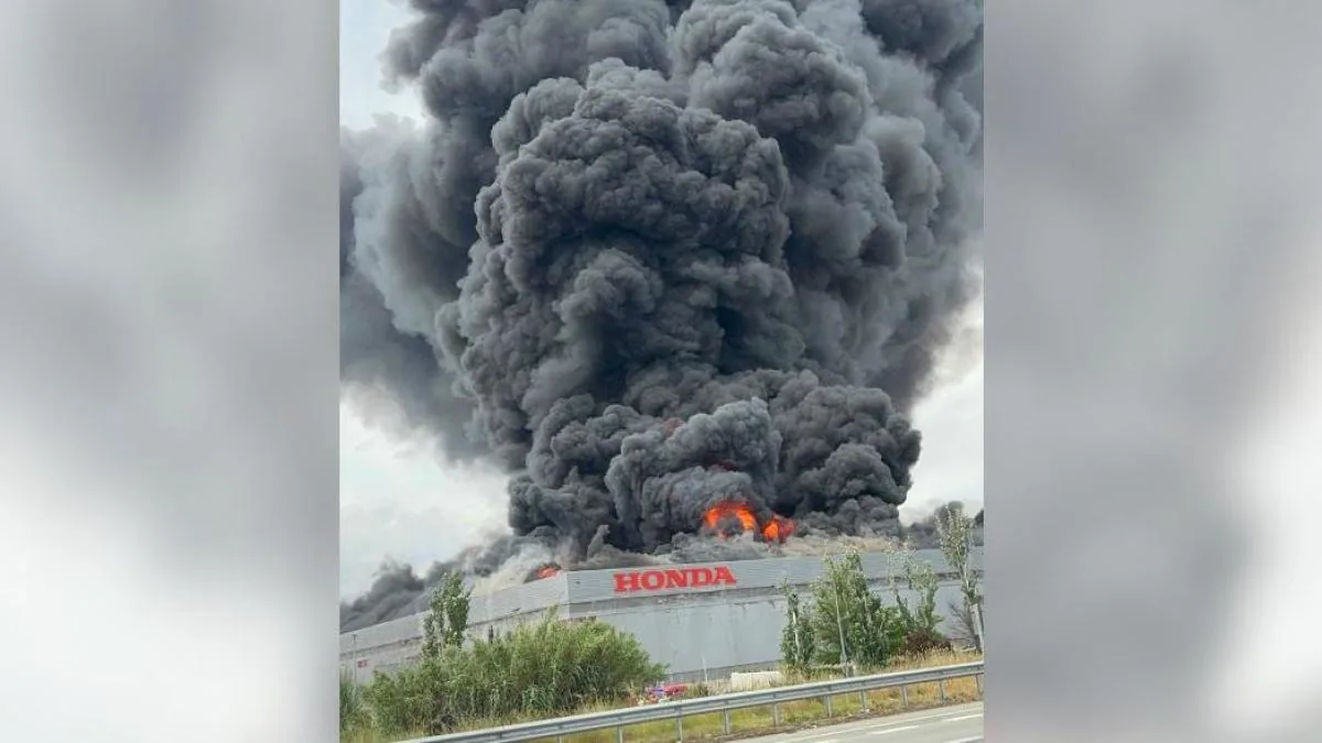 Firefighters are working with 15 units on a warehouse fire in Santa Perpètua