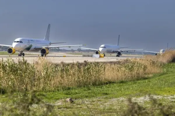 The CNMC deals a blow to Aena's investment plan by demanding a reduction in airport fees