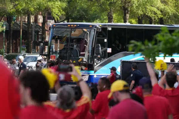 Spain's arrival in Chattanooga unleashes madness