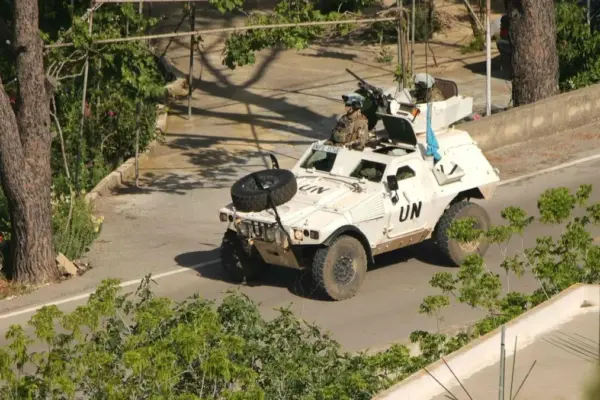 A Serbian peacekeeper dies and two Spaniards are injured in southern Lebanon