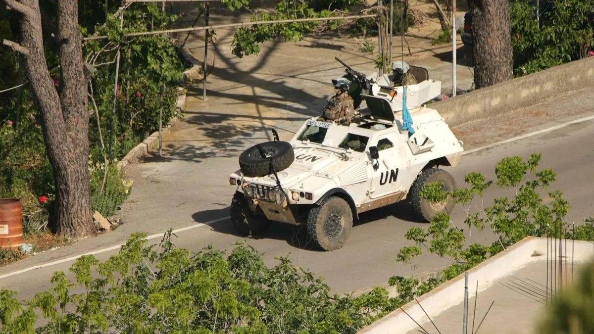 A Serbian peacekeeper dies and two Spaniards are injured in southern Lebanon