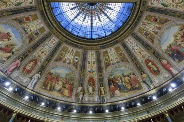 A Pope at the speaker's rostrum of Congress