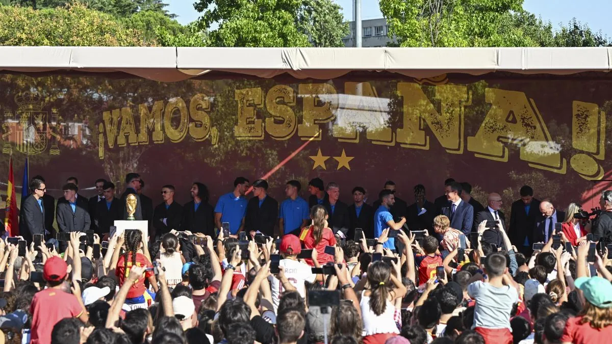 Pedro Sánchez receives the Spanish national team at Moncloa: “Finals are not played, they are won”