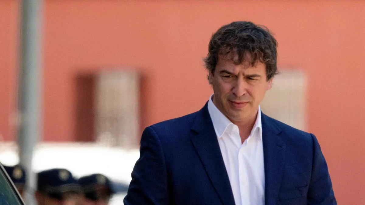Disabled Sánchez's brother for malfeasance