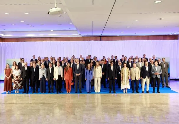 The King and Queen, the Princess of Asturias, and Infanta Sofía with the President of the Generalitat and the members of the Board of Trustees of the Princess of Girona Foundation, this Tuesday, in Barcelona