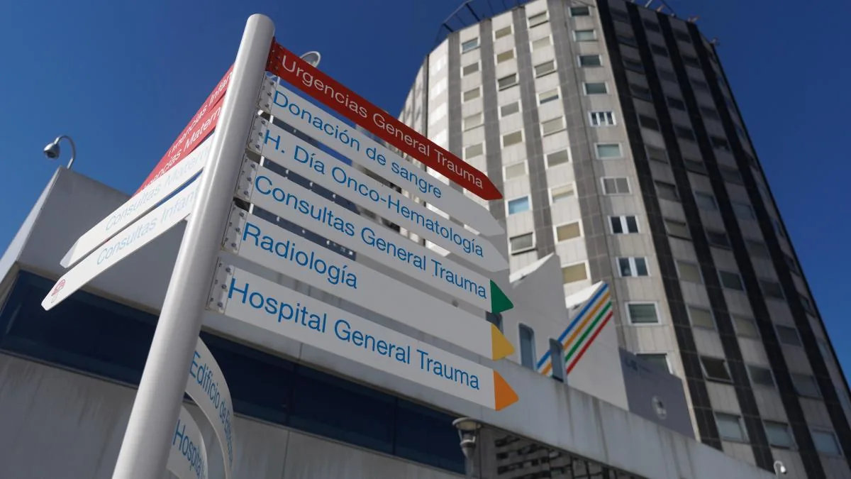 Lola, a relative of a hospitalized patient, manages to have the World Cup final shown for free in Madrid hospitals