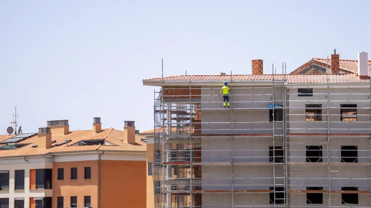 Mortgage signings slow down and break a nearly two-year upward streak