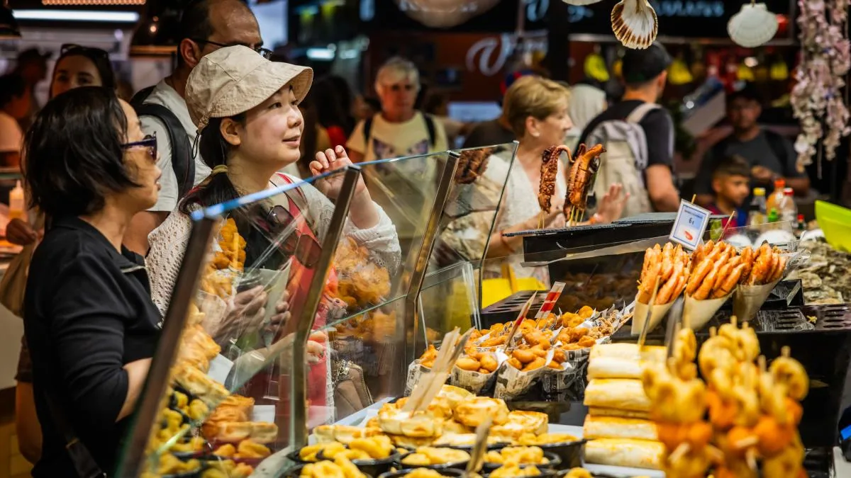 The Boqueria market does not stop the loss of visitors due to the Rambla works