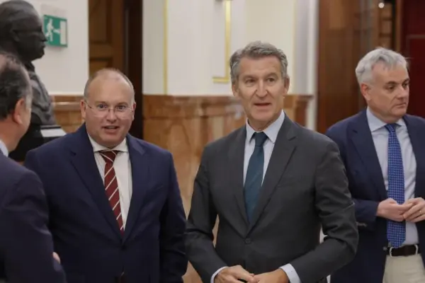 Feijóo: “Sánchez is in the hands of Zapatero and Zapatero is in the hands of Julio Martínez”