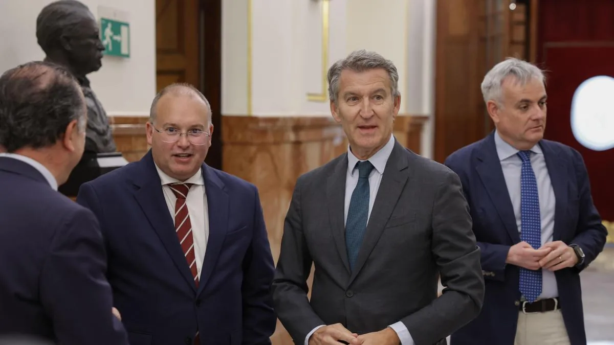 Feijóo: “Sánchez is in the hands of Zapatero and Zapatero is in the hands of Julio Martínez”