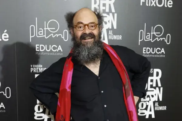 The comedian Ignatius, hospitalized after falling off the stage during a show in Vitoria