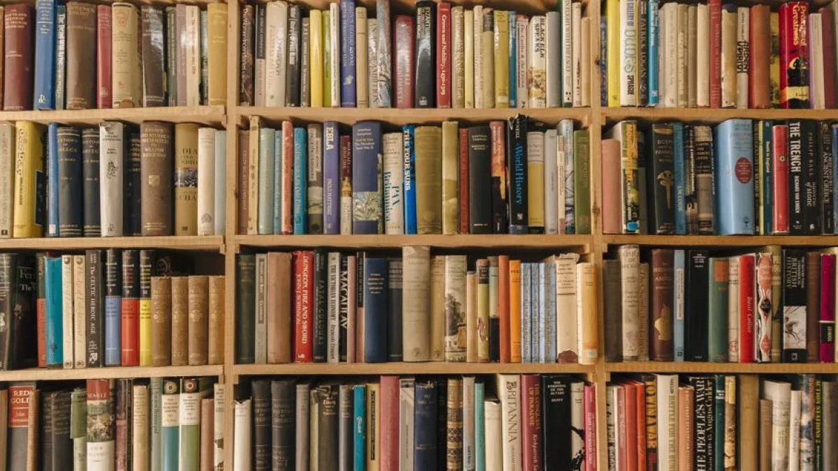 “I'm always reading”: evicted from his New York apartment for accumulating 10,000 books