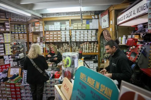 La Tienda de las Alpargats, a century-old and highly specialized shop on València street that continues to shoe the people of Barcelona