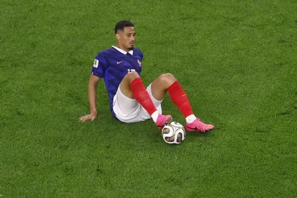 William Saliba sat on the grass after feeling a discomfort that made him leave
