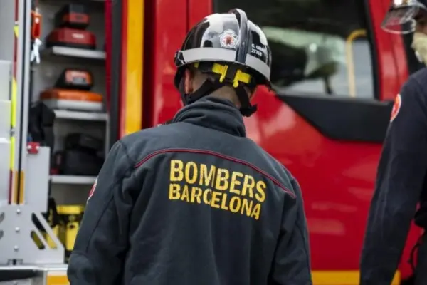 A 60-year-old man dies after falling from a fourth floor while fleeing the flames