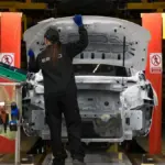 The motor industry in Spain is experiencing its worst year in profits, with a 56% drop, despite the highest level of investment in its history