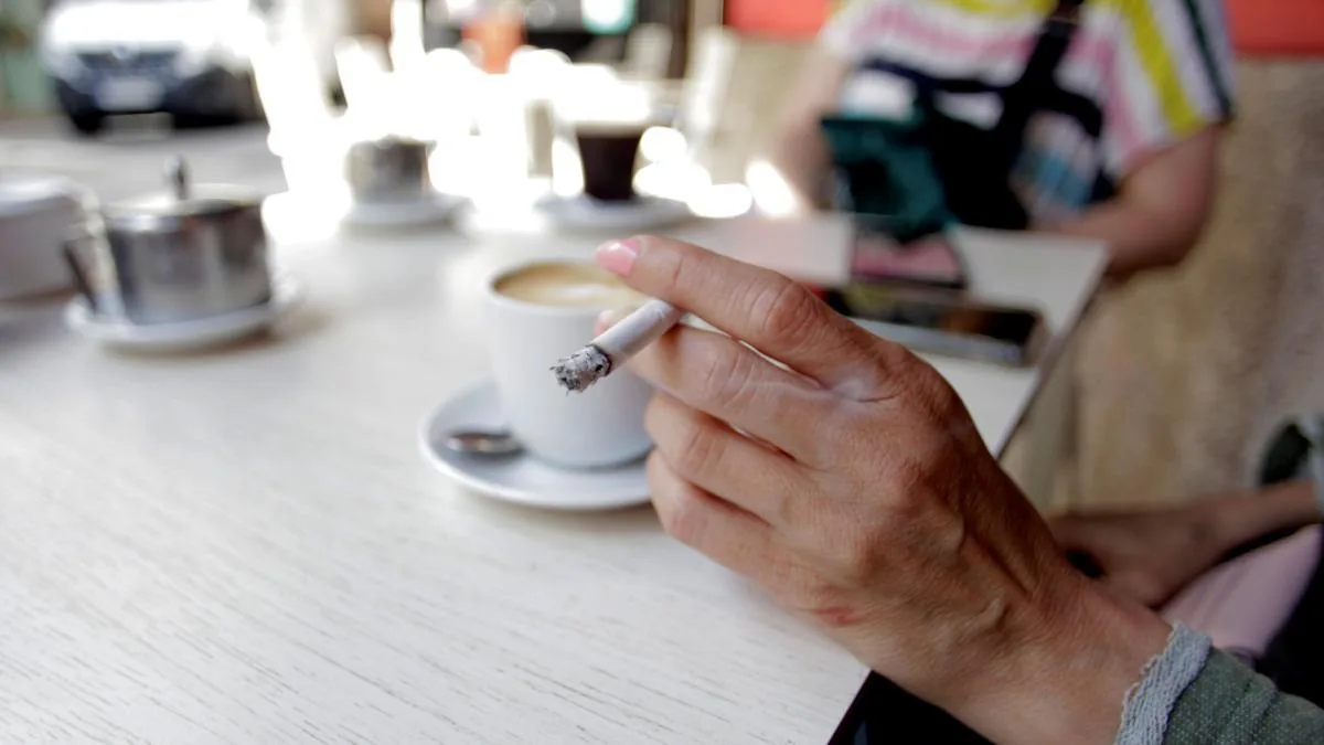 Anti-smoking law: No cigarettes or vapers on terraces, pools, university campuses, and outdoor concerts