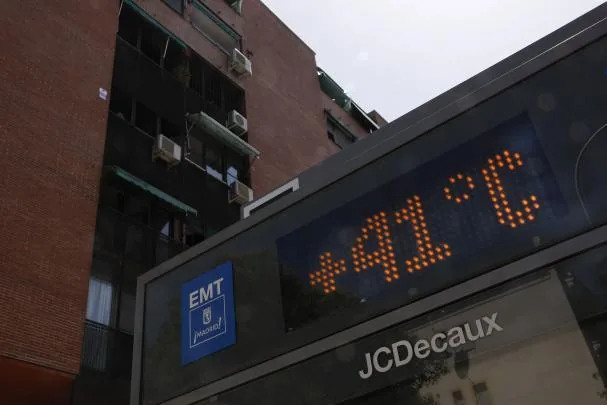 View this Saturday of a thermometer showing 41 degrees in Madrid 