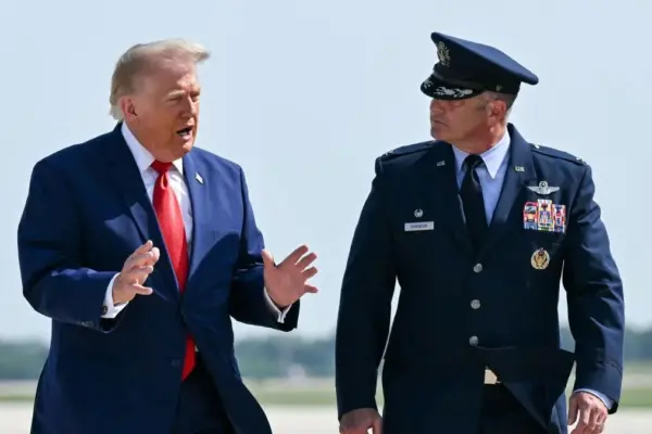 Trump threatens to destroy “a bridge or power plant” each time Iran fires at a ship in Hormuz