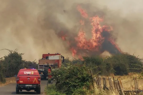 Incendio en la comunidada de madrid y Castilla Leon UME y Bomberos de Avila a las afueras de El Tiemblo