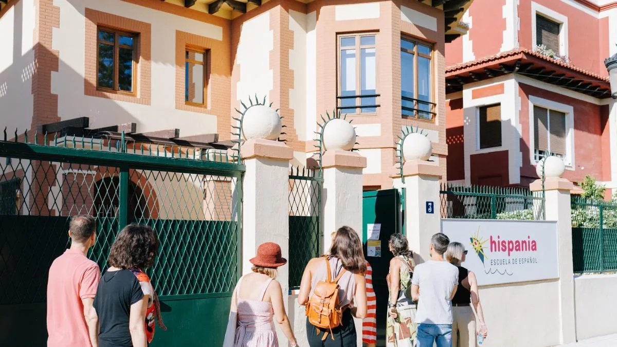 The garden city that València imagined: a walk through the iconic “journalists' chalets”