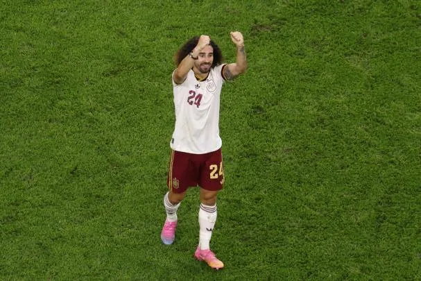 Marc Cucurella celebrando el pase a la final
