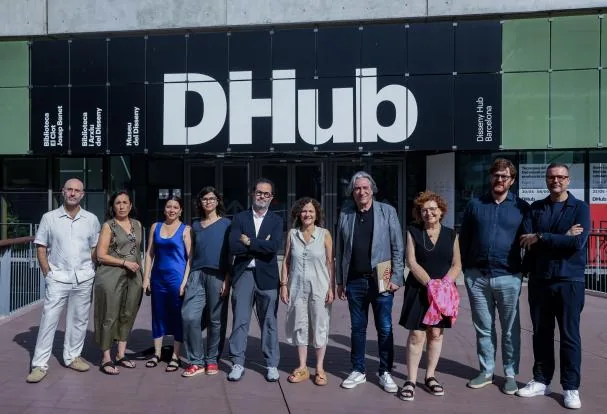 Family photo in front of the Disseny Hub. 