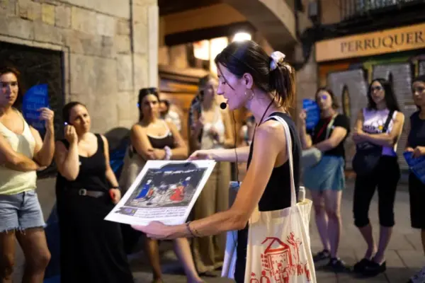 What to do on summer nights in Barcelona: open-air cinema, theater, magic, or historical tours