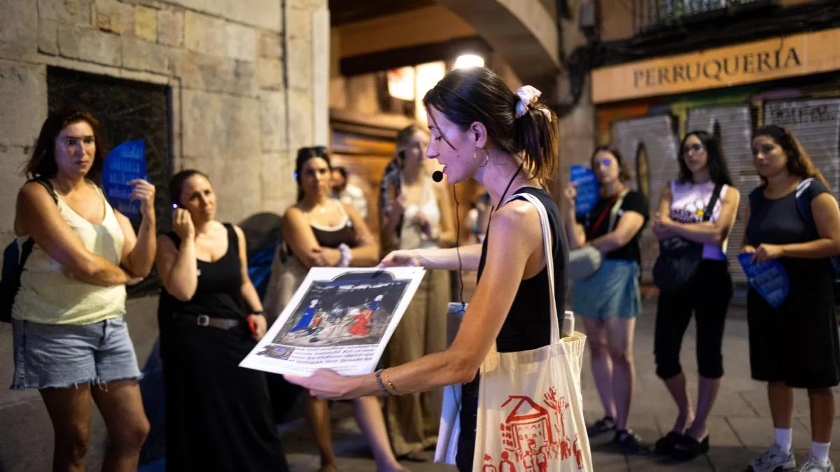 What to do on summer nights in Barcelona: open-air cinema, theater, magic, or historical tours