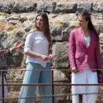 The god Escolapio protects the walk of Leonor and Sofía through the ruins of Empúries