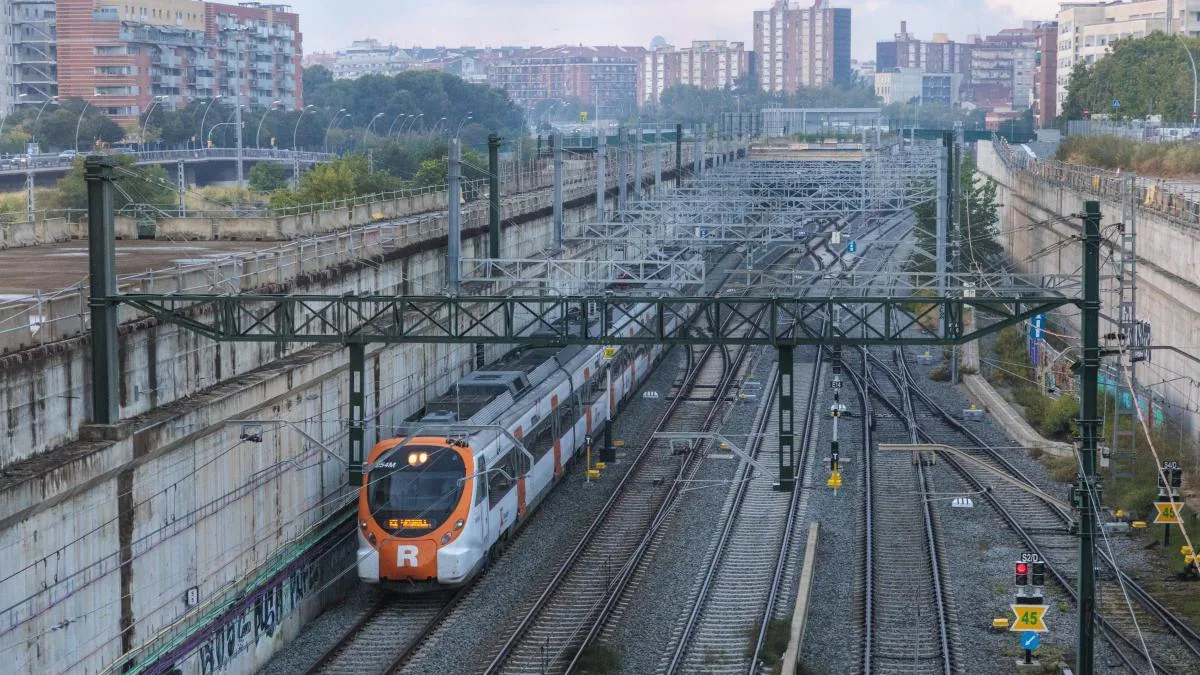 A cable theft in La Sagrera causes high-speed delays between Barcelona and Girona