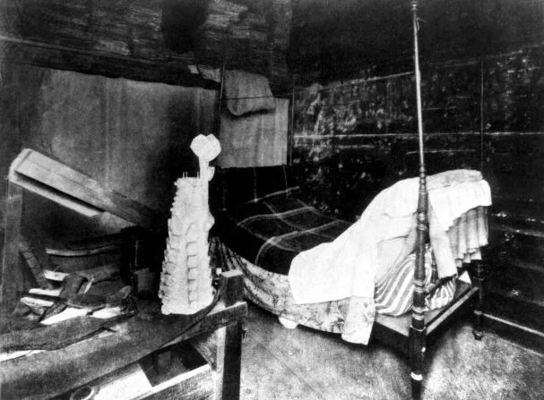 The photograph, from 1925 or 1926, of the room where Gaudí slept 