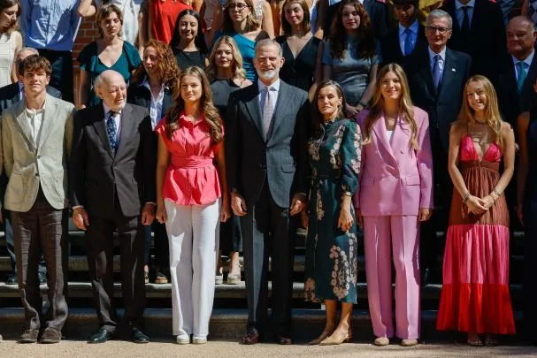 Kings Felipe and Letizia, Leonor and Sofía, in an audience with the Board of the Spanish Committee Foundation of the United World Colleges, sponsors and students.