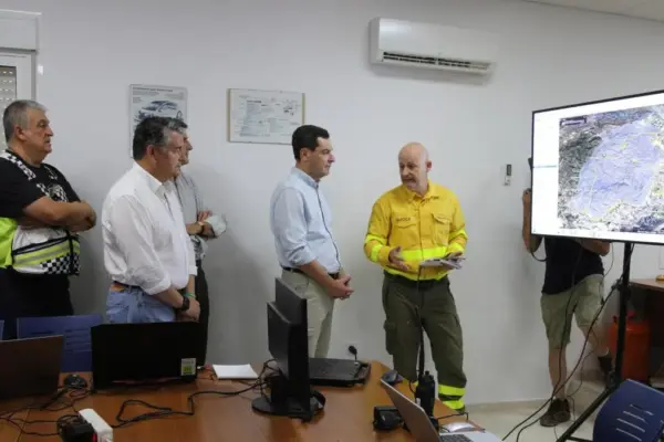 The Almería fire opens the first front between Moreno and Vox over climate change