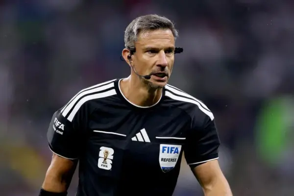 The Slovenian Slavko Vincic, in charge of refereeing the World Cup final between Spain and Argentina