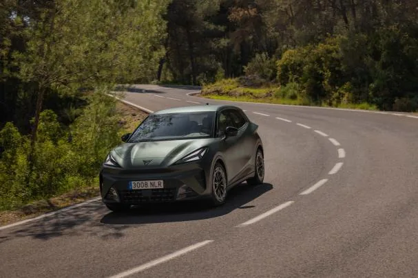 The new CUPRA Raval offers an exciting driving experience, thanks to its specific technology and innovations such as the electronic e-LSD differential and DCC Sport suspension.