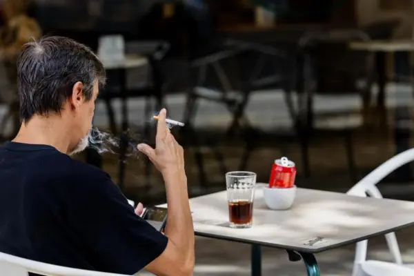 Hospitality and nightlife lash out against the smoking ban on terraces