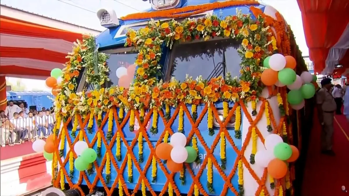 India launches a hydrogen train as a pilot to decarbonize its railway network