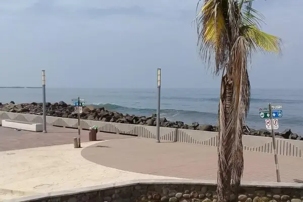 A strong 7.4 magnitude earthquake shakes the Mexican coast, near Guatemala, and triggers a tsunami alert