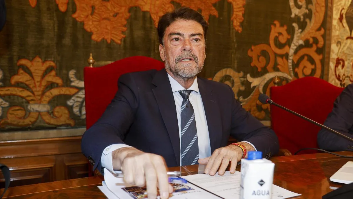 Vox avoids censuring the mayor of Alicante for not attending the commission on the Les Naus scandal