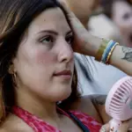 The handheld fan is hot on the heels of the fan: "I don't go out without it anymore"