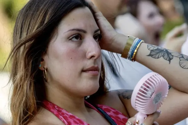 The handheld fan is hot on the heels of the fan: "I don't go out without it anymore"