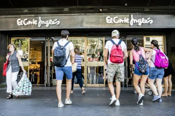 Change in schedule due to the World Cup final: what time do El Corte Inglés, Carrefour, or MediaMarkt close this Sunday