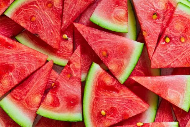 La sandía es un buen alimento para consumir antes de entrenar en días de calor 