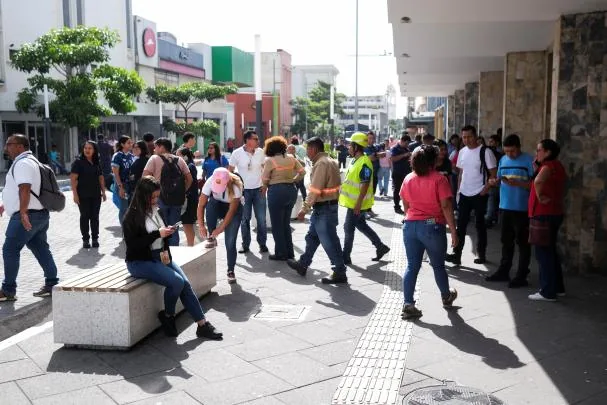 A group of people gather on the street after being evacuated from a building due to the earthquake in the city of El Salvador, in San Salvador