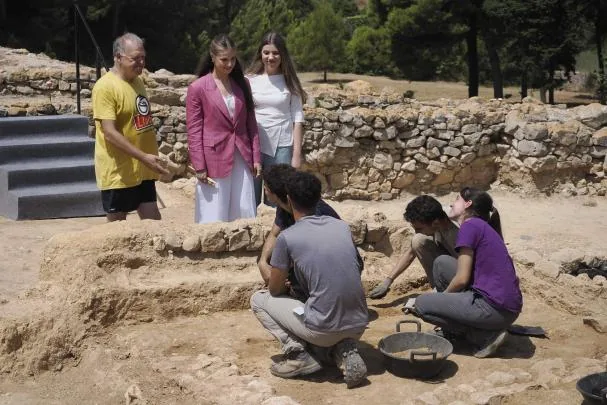 La Princesa Leonor y la Infanta Sofia visitando la ciudad griega de Empúries en la Costa Brava